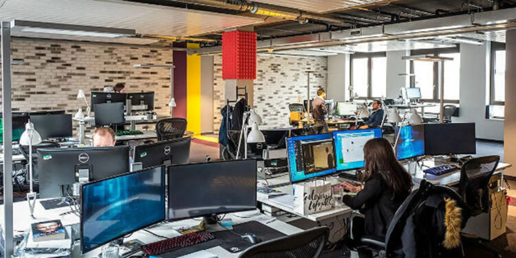 BRUCE NESMITH CRITICA LA INDUSTRIA DE VIDEOJUEGOS: "SI NO VENDES MILLONES, ESTÁS MUERTO" 1 BRUCE NESMITH CRITICA LA INDUSTRIA DE VIDEOJUEGOS: “SI NO VENDES MILLONES, ESTÁS MUERTO”