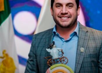 RECIBE ALCALDE DE SALINAS VICTORIA, RAÚL CANTÚ, PREMIO INTERNACIONAL POR IMPULSO AL ‘NEARSHORING’, TRAS ATRAER INVERSIÓN EXTRANJERA POR MÁS DE 7 BILLONES DE DÓLARES.