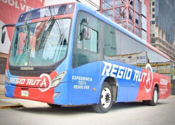 ENMEDIO DE LA POLÉMICA POR EL ‘TARIFAZO’ ANUNCIA ADRIÁN ‘REGIO RUTA’, CON 150 CAMIONES QUE DARÁN SERVICIO GRATUITO EN MONTERREY A PARTIR DEL 2025