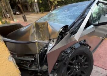 CYBERTRUCK DE TESLA CHOCA CONTRA UNA CASA EN MIGUEL HIDALGO