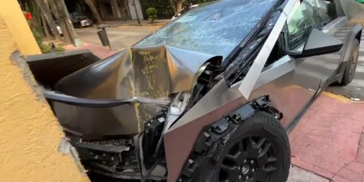 CYBERTRUCK DE TESLA CHOCA CONTRA UNA CASA EN MIGUEL HIDALGO 1 CYBERTRUCK DE TESLA CHOCA CONTRA UNA CASA EN MIGUEL HIDALGO