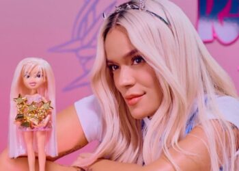 KAROL G HACE HISTORIA CON SU MUÑECA BRATZ