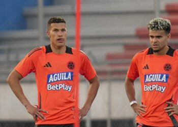 RAYADOS INCORPORA A VOLANTE COLOMBIANO