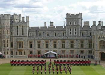 LADRONES IRRUMPEN EN EL CASTILLO DE WINDSOR Y ROBAN VEHÍCULOS