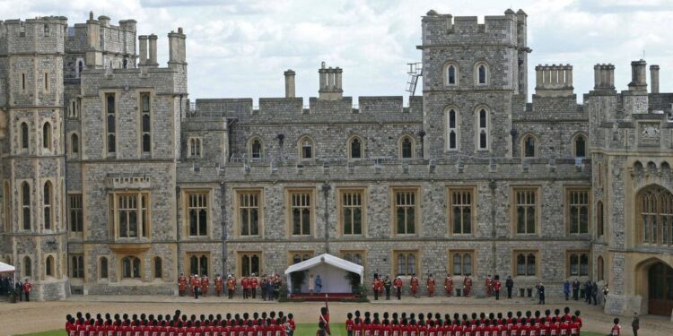 LADRONES IRRUMPEN EN EL CASTILLO DE WINDSOR Y ROBAN VEHÍCULOS 1 LADRONES IRRUMPEN EN EL CASTILLO DE WINDSOR Y ROBAN VEHÍCULOS