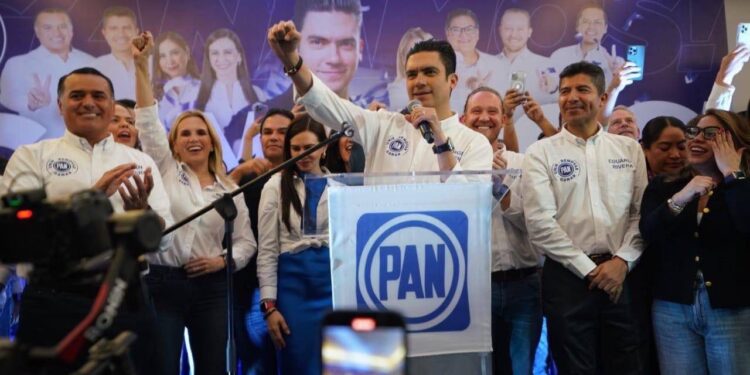 CON UNA ABSTENCIÓN DEL 65 POR CIENTO, EL DIPUTADO FEDERAL JORGE ROMERO ES ELECTO COMO NUEVO DIRIGENTE NACIONAL DEL PAN, AL VENCER A LA EX SENADORA TRAXCALTECA ADRIANA DÁVILA. 1 CON UNA ABSTENCIÓN DEL 65 POR CIENTO, EL DIPUTADO FEDERAL JORGE ROMERO ES ELECTO COMO NUEVO DIRIGENTE NACIONAL DEL PAN, AL VENCER A LA EX SENADORA TRAXCALTECA ADRIANA DÁVILA.