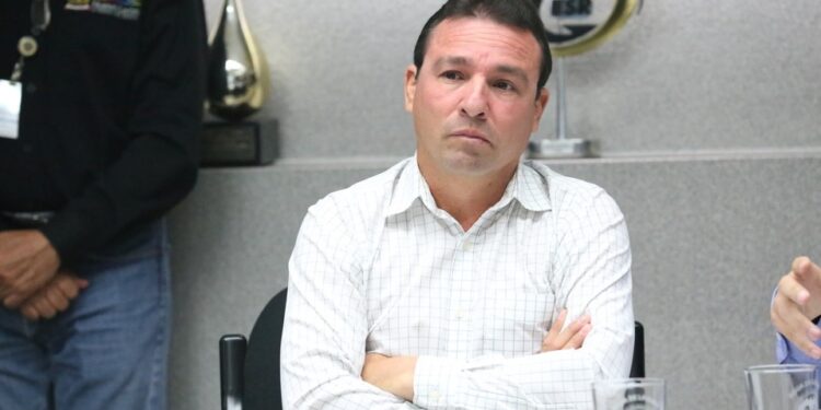 DENUNCIA CONTRALORÍA DE NL DAÑO PATRIMONIAL POR 480 MILLONES DE PESOS A LAS FINANZAS DE AyD DURANTE SEXENIO DE 'EL BRONCO'; ACUSAN A EX DIRECTOR DE OTORGAR MÁS DE 12 MDP A EMPRESAS. 1 DENUNCIA CONTRALORÍA DE NL DAÑO PATRIMONIAL POR 480 MILLONES DE PESOS A LAS FINANZAS DE AyD DURANTE SEXENIO DE ‘EL BRONCO’; ACUSAN A EX DIRECTOR DE OTORGAR MÁS DE 12 MDP A EMPRESAS.