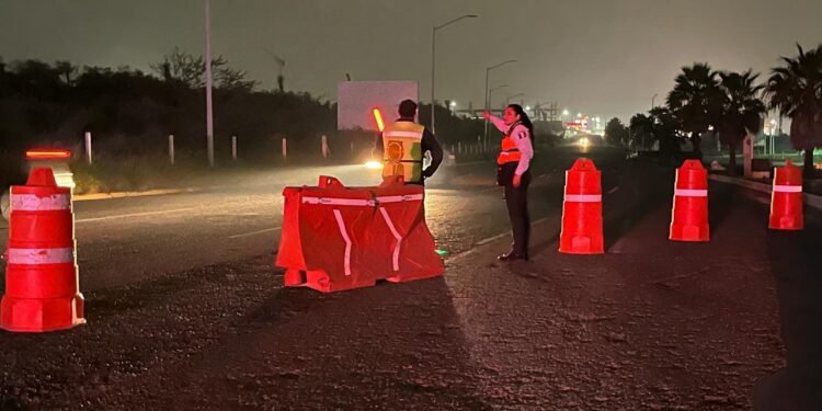 DOMINGO SIN LUZ Y CON CIERRE VIAL EN MONTERREY 1 DOMINGO SIN LUZ Y CON CIERRE VIAL EN MONTERREY