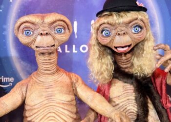 HEIDI KLUM SE CONSOLIDA COMO LA REINA DE HALLOWEEN CON SU DISFRAZ DE E.T.