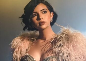 FIRMAS PARA RETIRAR A ÁNGELA AGUILAR COMO “MUJER DEL AÑO”