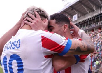 PARAGUAY EMPATA Y MANTIENE ESPERANZAS MUNDIALISTAS