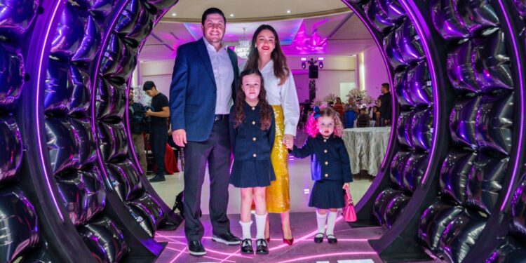 FESTEJA RAÚL CANTÚ A 28 QUINCEAÑERAS DE ESCASOS RECURSOS EN SALINAS VICTORIA CON FIESTA 'DIF'ERENTE; RECIBEN JÓVENES VESTIDO, ARREGLO, FOTOS, CENA, PASTEL, SALÓN Y HASTA GRUPO GRATIS. 1 FESTEJA RAÚL CANTÚ A 28 QUINCEAÑERAS DE ESCASOS RECURSOS EN SALINAS VICTORIA CON FIESTA ‘DIF’ERENTE; RECIBEN JÓVENES VESTIDO, ARREGLO, FOTOS, CENA, PASTEL, SALÓN Y HASTA GRUPO GRATIS.