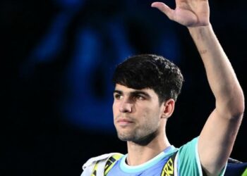 ALCARAZ, AFECTADO POR UN RESFRIADO, CONTINÚA EN LA COMPETENCIA