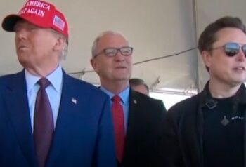 FALLA CAPTURA DEL PROPULSOR DE STARSHIP CON TRUMP Y MUSK DE TESTIGOS