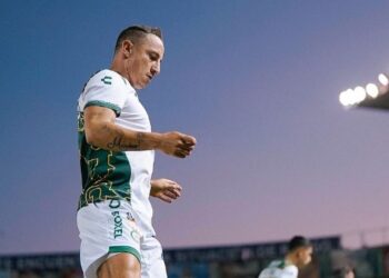 LEÓN FALLA DOS PENALES Y COMPLICA SU CLASIFICACIÓN