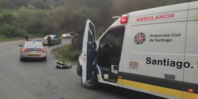 CAE CON AUTO A PRESA; SE SALVA DE MORIR AHOGADO GRACIAS AL QUEMACOCOS 1 CAE CON AUTO A PRESA; SE SALVA DE MORIR AHOGADO GRACIAS AL QUEMACOCOS