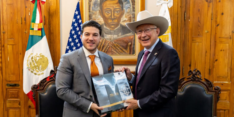 EL EMBAJADOR DE EU EN MÉXICO, KEN SALAZAR, FIRMA ACUERDO CON EL GOBERNADOR SAMUEL GARCÍA PARA INTERCAMBIO ACADÉMICO DE ESTUDIANTES Y MAESTROS EN IA Y ELECTROMOVILIDAD 1 EL EMBAJADOR DE EU EN MÉXICO, KEN SALAZAR, FIRMA ACUERDO CON EL GOBERNADOR SAMUEL GARCÍA PARA INTERCAMBIO ACADÉMICO DE ESTUDIANTES Y MAESTROS EN IA Y ELECTROMOVILIDAD