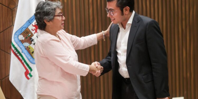 EL PRIMER CONSEJO DEL ÁREA METROPOLITANA PARA DEFENDER LOS DERECHOS DE LAS PERSONAS ADULTAS MAYORES ES INSTALADO EN JUÁREZ, NUEVO LEÓN, POR EL ALCALDE FÉLIX ARRATIA 1 EL PRIMER CONSEJO DEL ÁREA METROPOLITANA PARA DEFENDER LOS DERECHOS DE LAS PERSONAS ADULTAS MAYORES ES INSTALADO EN JUÁREZ, NUEVO LEÓN, POR EL ALCALDE FÉLIX ARRATIA