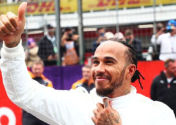 LEWIS HAMILTON FIRMA CONTRATO MULTIANUAL CON FERRARI PARA 2025