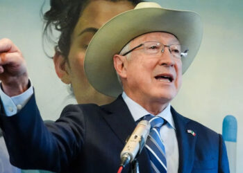ESTRATEGIA DE 'ABRAZOS, NO BALAZOS' DE AMLO NO FUNCIONÓ Y MÉXICO RECHAZÓ AYUDA DE EU, ASEGURA KEN SALAZAR; CANCILLERÍA RESPONDE CON NOTA DIPLOMÁTICA 2 ESTRATEGIA DE ‘ABRAZOS, NO BALAZOS’ DE AMLO NO FUNCIONÓ Y MÉXICO RECHAZÓ AYUDA DE EU, ASEGURA KEN SALAZAR; CANCILLERÍA RESPONDE CON NOTA DIPLOMÁTICA