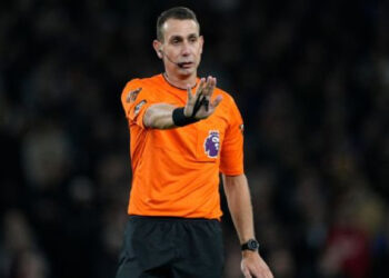 UEFA INVESTIGA AL ÁRBITRO DAVID COOTE POR VIDEO ESCANDALOSO