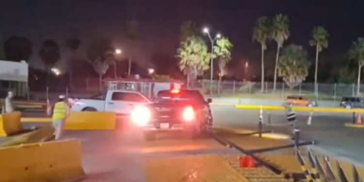 HUYE CONDUCTOR DE UN RETÉN DE LA GUARDIA NACIONAL INSTALADO EN EL PUENTE INTERNACIONAL BROWNSVILLE-MATAMOROS, EN TAMAULIPAS 1 HUYE CONDUCTOR DE UN RETÉN DE LA GUARDIA NACIONAL INSTALADO EN EL PUENTE INTERNACIONAL BROWNSVILLE-MATAMOROS, EN TAMAULIPAS