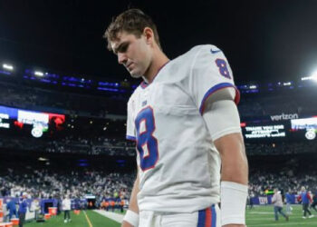 DANIEL JONES Y GIANTS PONEN FIN A SU RELACIÓN