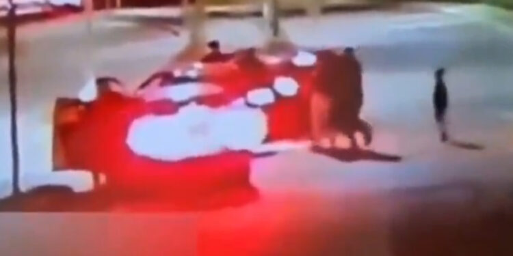 ENFRENTA NIÑO A CRIMINALES; SALVA A SU MAMÁ DE SECUESTRO, SE LLEVAN DELINCUENTES A PAPÁ Y A OTRA PERSONA 1 ENFRENTA NIÑO A CRIMINALES; SALVA A SU MAMÁ DE SECUESTRO, SE LLEVAN DELINCUENTES A PAPÁ Y A OTRA PERSONA