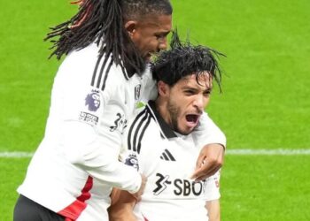 RAÚL JIMÉNEZ SE ACERCA AL RÉCORD DEL CHICHARITO