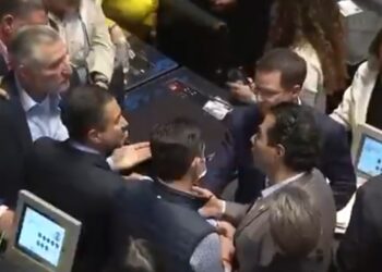 NUEVO ZAFARRANCHO EN EL SENADO; AHORA MORENISTAS Y PANISTAS DISCUTEN Y SE AMENAZAN CON “PARTIRSE LA MADRE”. 4 NUEVO ZAFARRANCHO EN EL SENADO; AHORA MORENISTAS Y PANISTAS DISCUTEN Y SE AMENAZAN CON “PARTIRSE LA MADRE”.