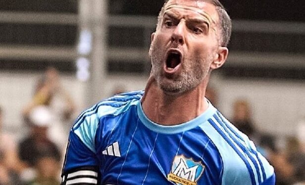 'TITO' VILLA RESPONDE A LOS INSULTOS DE LA AFICIÓN DEL AMÉRICA 1 ‘TITO’ VILLA RESPONDE A LOS INSULTOS DE LA AFICIÓN DEL AMÉRICA