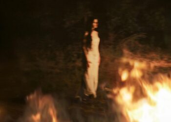 CAZZU LANZA ‘LA CUEVA’ ENTRE RUMORES DE INDIRECTAS A NODAL; LA MADRINA DE NODAL, ELI CASTRO, APOYA A LA CANTANTE ARGENTINA