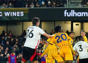FULHAM DERROTA A BRIGHTON CON RAÚL JIMÉNEZ EN ACCIÓN