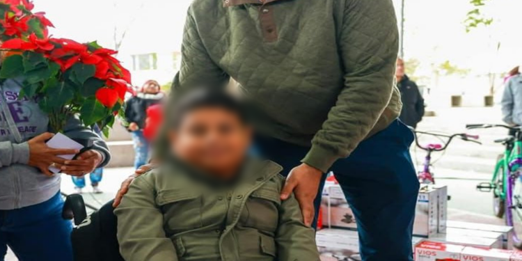 REGALAN ALCALDE DE REYNOSA Y SU MADRE SENADORA BALONES… ¡A NIÑOS CON DISCAPACIDAD!