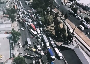 TRANSPORTISTAS BLOQUEAN VIALIDADES EN PROTESTA POR ADEUDOS DEL TREN MAYA