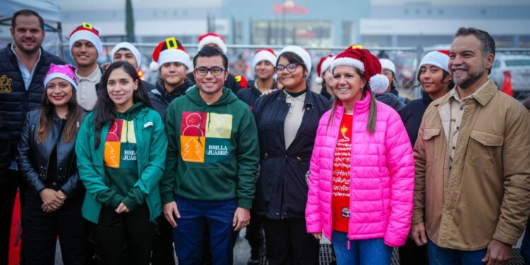 DIBUJAN SONRISAS EN JUÁREZ; LLEVAN GOBIERNO DE FÉLIX ARRATIA Y SECRETARÍAS ESTATALES MÁS DE 2 MIL JUGUETES A NIÑAS Y NIÑOS. 1 DIBUJAN SONRISAS EN JUÁREZ; LLEVAN GOBIERNO DE FÉLIX ARRATIA Y SECRETARÍAS ESTATALES MÁS DE 2 MIL JUGUETES A NIÑAS Y NIÑOS.