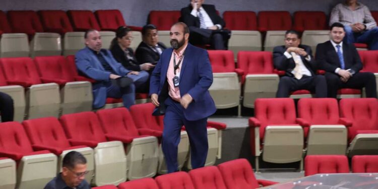 DETIENE FISCALÍA A FUNCIONARIO ESTATAL ACUSADO DE PERSECUCIÓN POR LORENA; DIRECTOR DE INSPECCIÓN DE LA SECRETARÍA DEL TRABAJO DE NL ES APREHENDIDO POR EL PRESUNTO DELITO DE ABUSO DE AUTORIDAD. 1 DETIENE FISCALÍA A FUNCIONARIO ESTATAL ACUSADO DE PERSECUCIÓN POR LORENA; DIRECTOR DE INSPECCIÓN DE LA SECRETARÍA DEL TRABAJO DE NL ES APREHENDIDO POR EL PRESUNTO DELITO DE ABUSO DE AUTORIDAD.