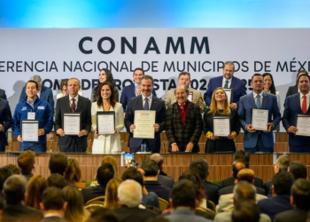 ASUME ADRIÁN PRESIDENCIA DE LA CONFERENCIA NACIONAL DE MUNICIPIOS DE MÉXICO, ES EL TERCER EDIL DE NUEVO LEÓN EN ASUMIR EL CARGO DESPUÉS DE PACO CIENFUEGOS Y CÉSAR GARZA; CARRILLO ES CO-PRESIDENTE.