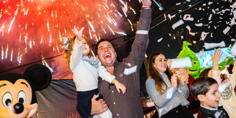 VIVE SALINAS VICTORIA TRADICIONAL ENCENDIDO DEL PINO; INICIA ALCALDE RAÚL CANTÚ DE LA GARZA FIESTAS DECEMBRINAS 1 VIVE SALINAS VICTORIA TRADICIONAL ENCENDIDO DEL PINO; INICIA ALCALDE RAÚL CANTÚ DE LA GARZA FIESTAS DECEMBRINAS