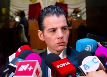 ‘PRESIDENTA FUE MUY CLARA’.- MIKE FLORES CUESTIONA LÍDER DE LA BANCADA NARANJA QUE EL ALCALDE DE SANTA CATARINA, EL AHORA MORENISTA JESÚS NAVA, IGNORE A CLAUDIA SHEINBAUM Y PIDA A LEGISLADORES DE MORENA VOTAR ACORDE CON SUS INTERESES