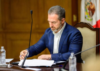 DESPACHA ADRIÁN PERMISOS DE ALCOHOL CON LA CUCHARA GRANDE; APRUEBA SU GOBIERNO 24 ANUENCIAS EN LOS PRIMEROS 60 DÍAS