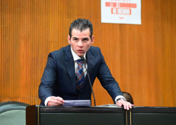 ‘RECONDUCCIÓN PRESUPUESTAL SERÍA UNA LÁSTIMA’.- MIKE FLORES PIDE COORDINADOR DE LA BANCADADE MC A SUS HOMÓLOGOS RECAPACITAR Y VER POR EL BIEN DE NUEVO LEÓN 4 ‘RECONDUCCIÓN PRESUPUESTAL SERÍA UNA LÁSTIMA’.- MIKE FLORES PIDE COORDINADOR DE LA BANCADADE MC A SUS HOMÓLOGOS RECAPACITAR Y VER POR EL BIEN DE NUEVO LEÓN