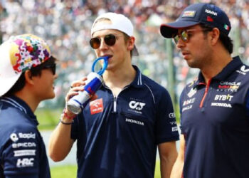 LIAM LAWSON REEMPLAZARÁ A CHECO PÉREZ EN RED BULL PARA LA TEMPORADA 2025