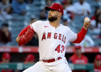 PATRICK SANDOVAL SE UNE A LOS RED SOX CON CONTRATO MULTIANUAL