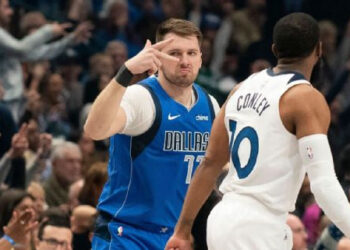 LUKA DONCIC SE LESIONA Y LOS MAVS SUFREN UNA DERROTA CRUEL EN NAVIDAD