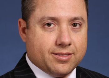 SELENA GOMEZ RESPONDE A POLÍTICO QUE PROPUSO DEPORTARLA