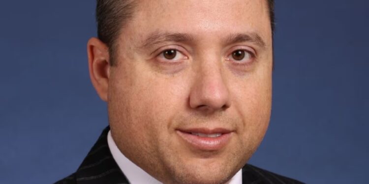 SELENA GOMEZ RESPONDE A POLÍTICO QUE PROPUSO DEPORTARLA