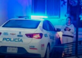 PATRULLA SIN FRENOS DE POLICÍA MUNICIPAL DE SAN NICOLÁS SE IMPACTA CONTRA VIVIENDA. 2 PATRULLA SIN FRENOS DE POLICÍA MUNICIPAL DE SAN NICOLÁS SE IMPACTA CONTRA VIVIENDA.