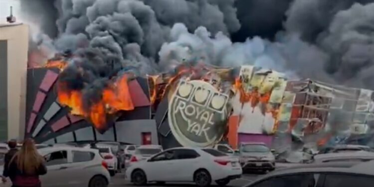 SE INCENDIA CASINO EN CULIACÁN; ARRASA EL FUEGO CON CENTRO DE APUESTAS ROYAL YAK. 1 SE INCENDIA CASINO EN CULIACÁN; ARRASA EL FUEGO CON CENTRO DE APUESTAS ROYAL YAK.