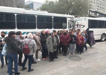 ACARREA PRIAN EN CAMIONES DEL “PATO” LOZANO A “MANIFESTANTES” DE PROTESTA CONTRA EL ALZA DE TARIFAS DEL TRANSPORTE 